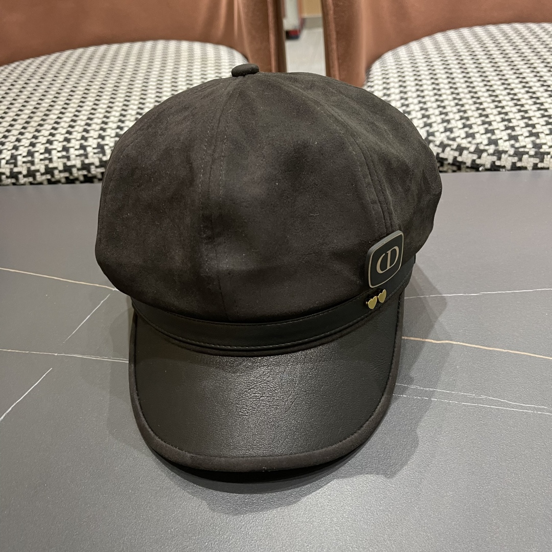  迪奥 春秋季新款气质字母小标皮檐八角帽子
女款百搭品脸小时尚画家帽潮