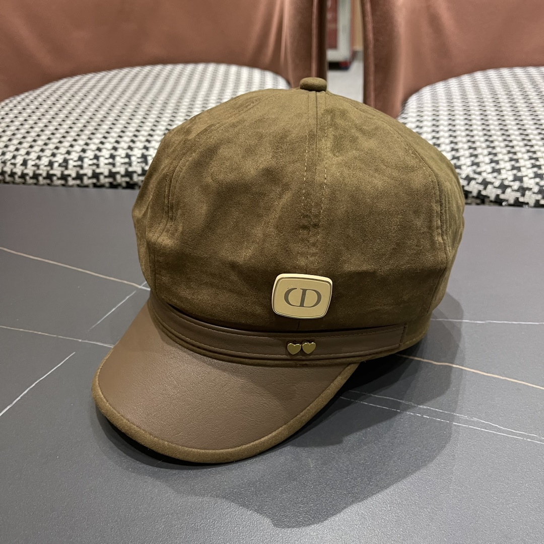  迪奥 春秋季新款气质字母小标皮檐八角帽子
女款百搭品脸小时尚画家帽潮