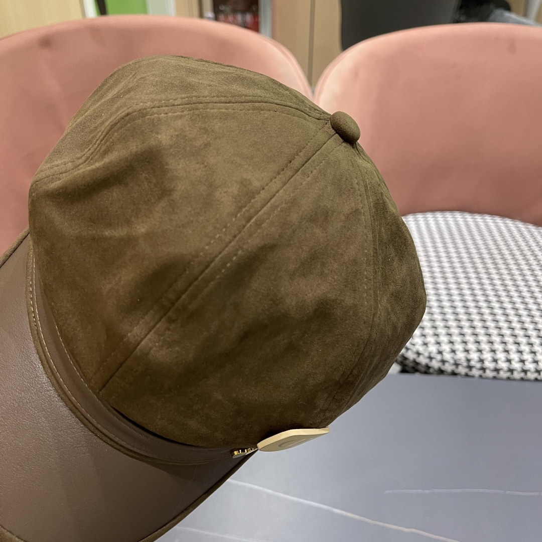  迪奥 春秋季新款气质字母小标皮檐八角帽子
女款百搭品脸小时尚画家帽潮