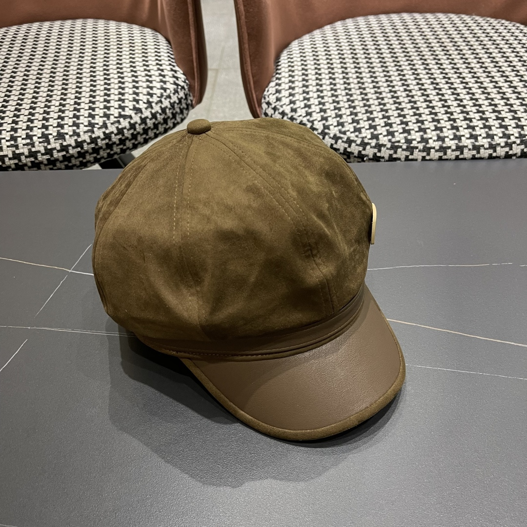  迪奥 春秋季新款气质字母小标皮檐八角帽子
女款百搭品脸小时尚画家帽潮