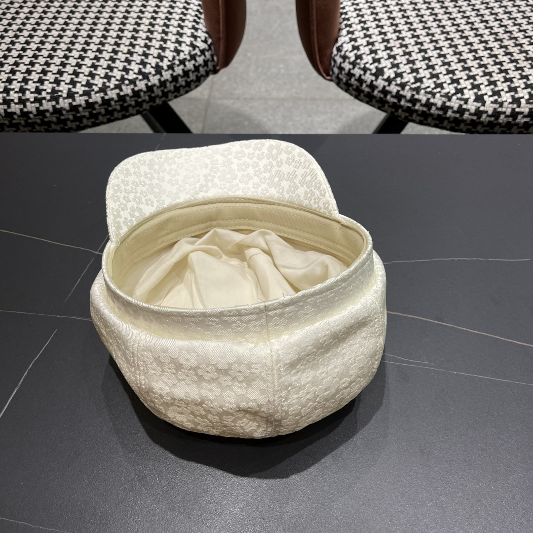  Lv路易威登 碎花蕾丝贝雷帽女夏季薄款透气品脸小八角
帽韩版百搭报童画家帽子