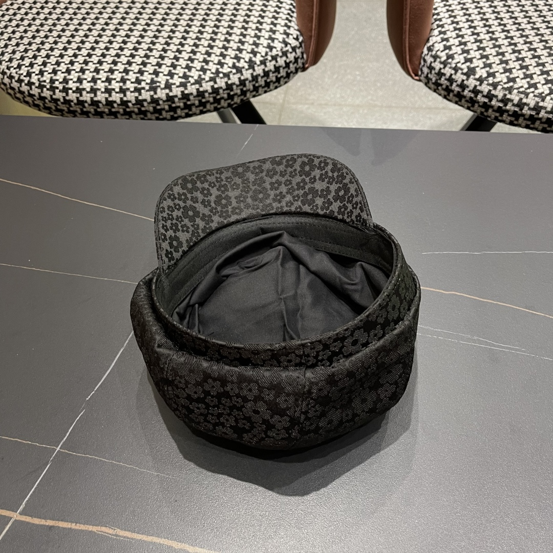  Lv路易威登 碎花蕾丝贝雷帽女夏季薄款透气品脸小八角
帽韩版百搭报童画家帽子