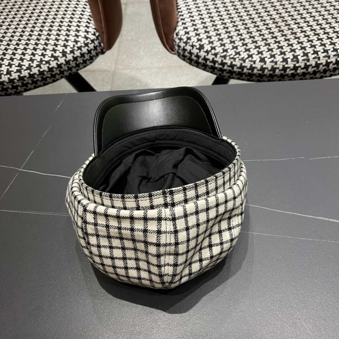  普拉达 2025 新款韩版格纹贝雷帽女春秋百搭显脸小
休闲画家帽潮八角帽