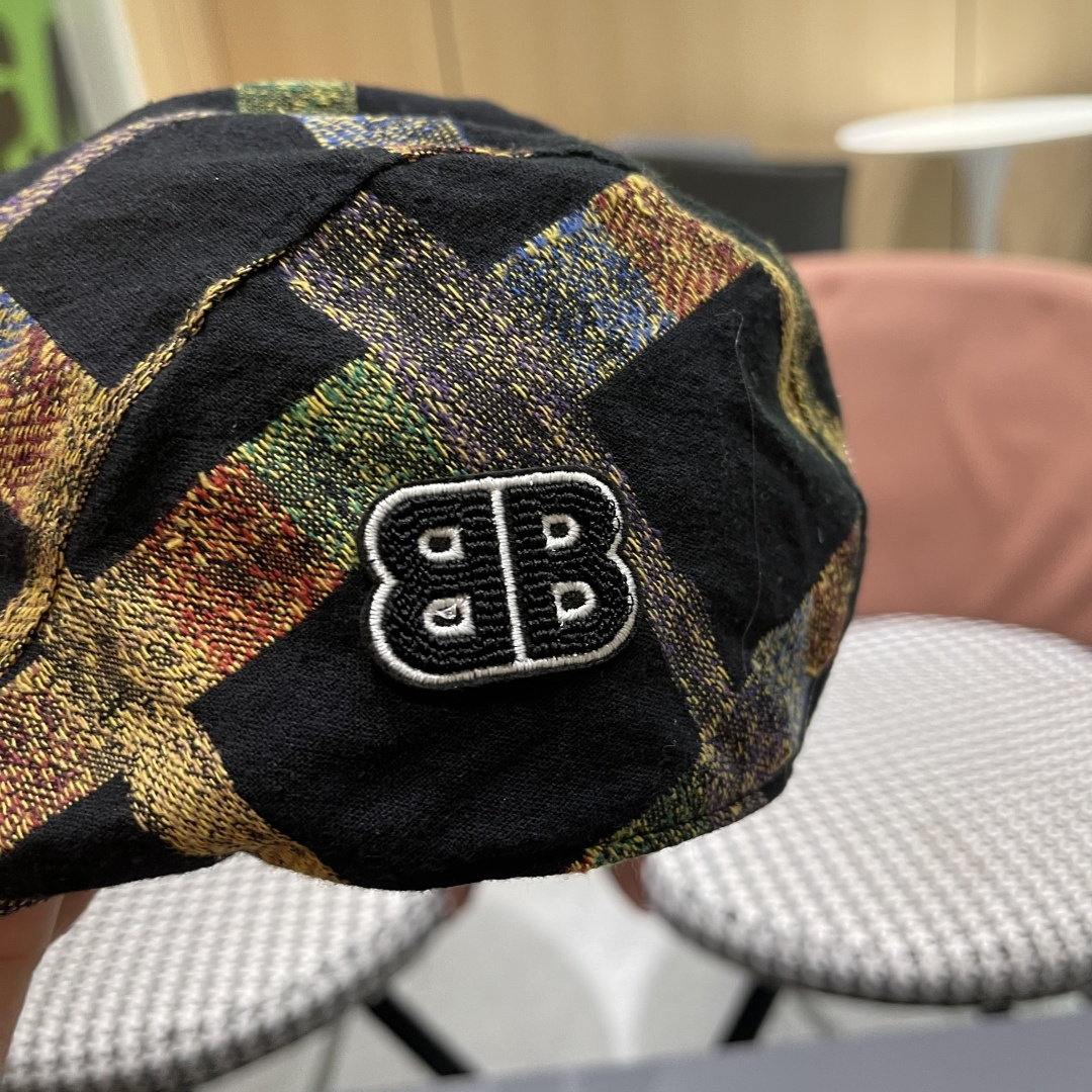  巴黎世家 春夏季男女帽子薄款透气复古英伦格纹潮流前进
帽时尚洋气休闲帽