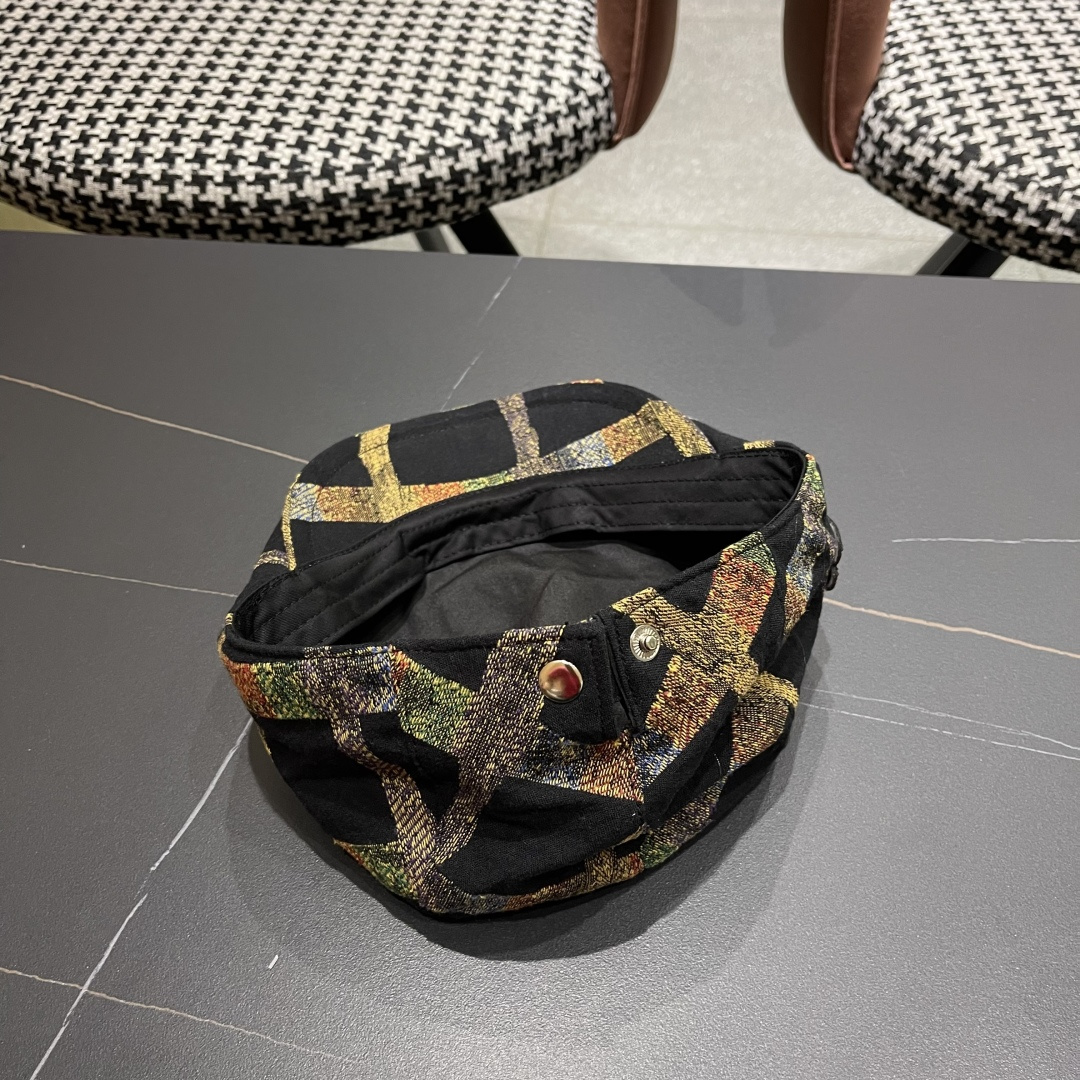  巴黎世家 春夏季男女帽子薄款透气复古英伦格纹潮流前进
帽时尚洋气休闲帽