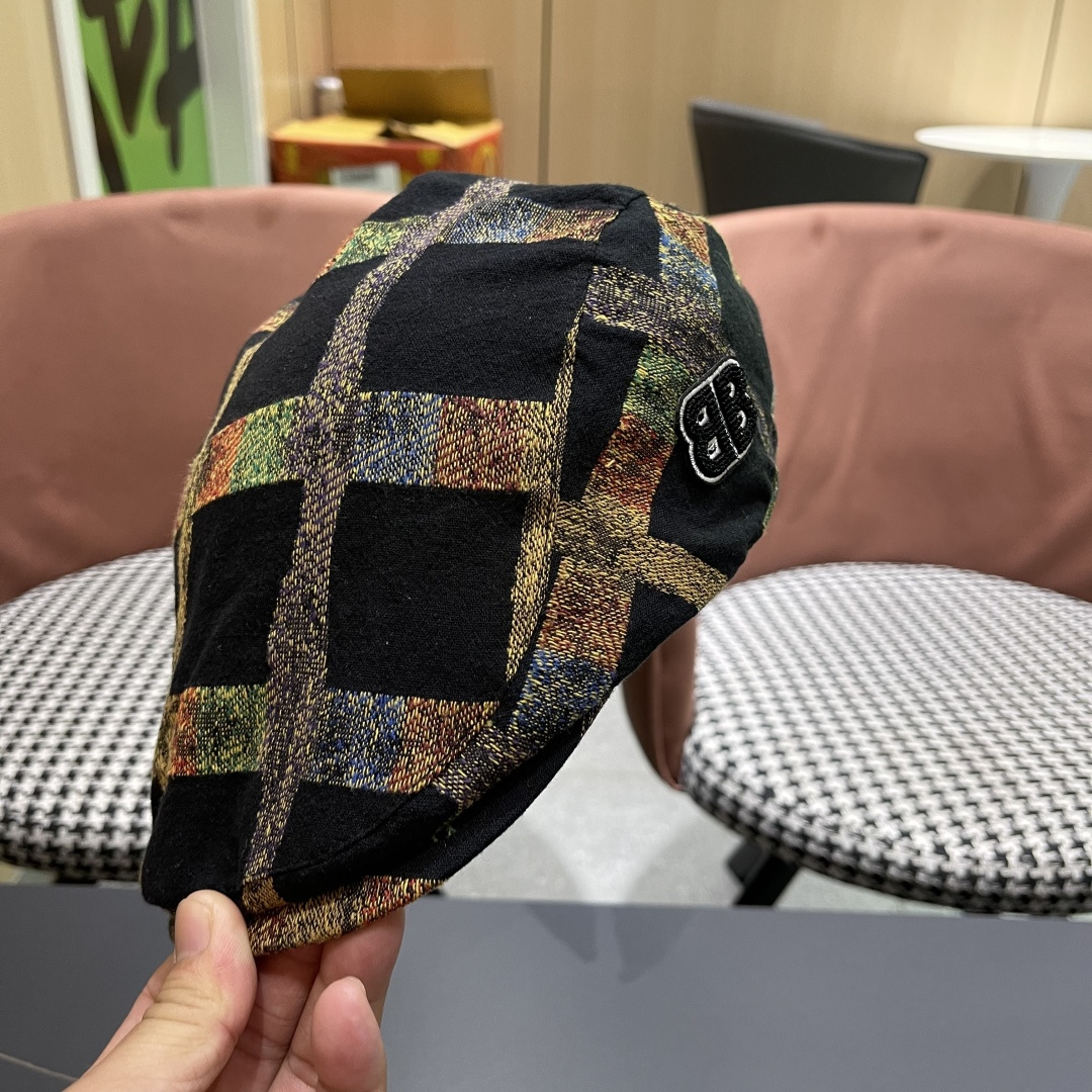  巴黎世家 春夏季男女帽子薄款透气复古英伦格纹潮流前进
帽时尚洋气休闲帽