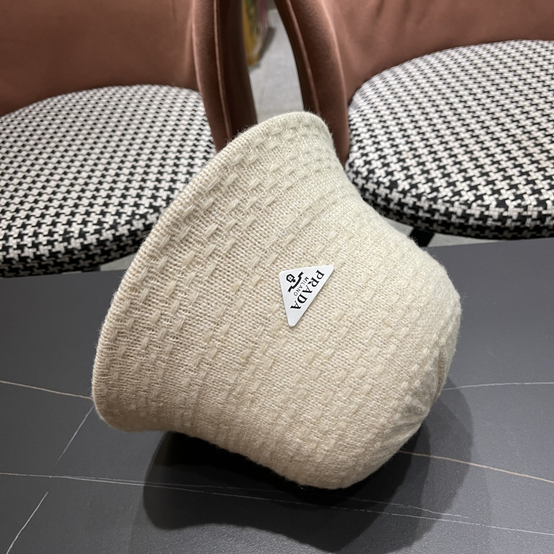 普拉达 日系针织渔夫帽子女春秋编织盆帽韩版潮百
搭遮脸洋气品脸小水桶帽