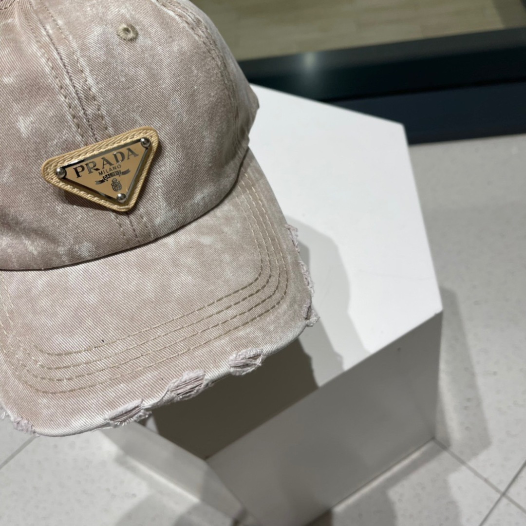  普拉达Prada 经典三角标棒球帽🧢万能必留款 戴一万年都好看 日常刚需 颜色完美 帽型正点 简直谁戴
