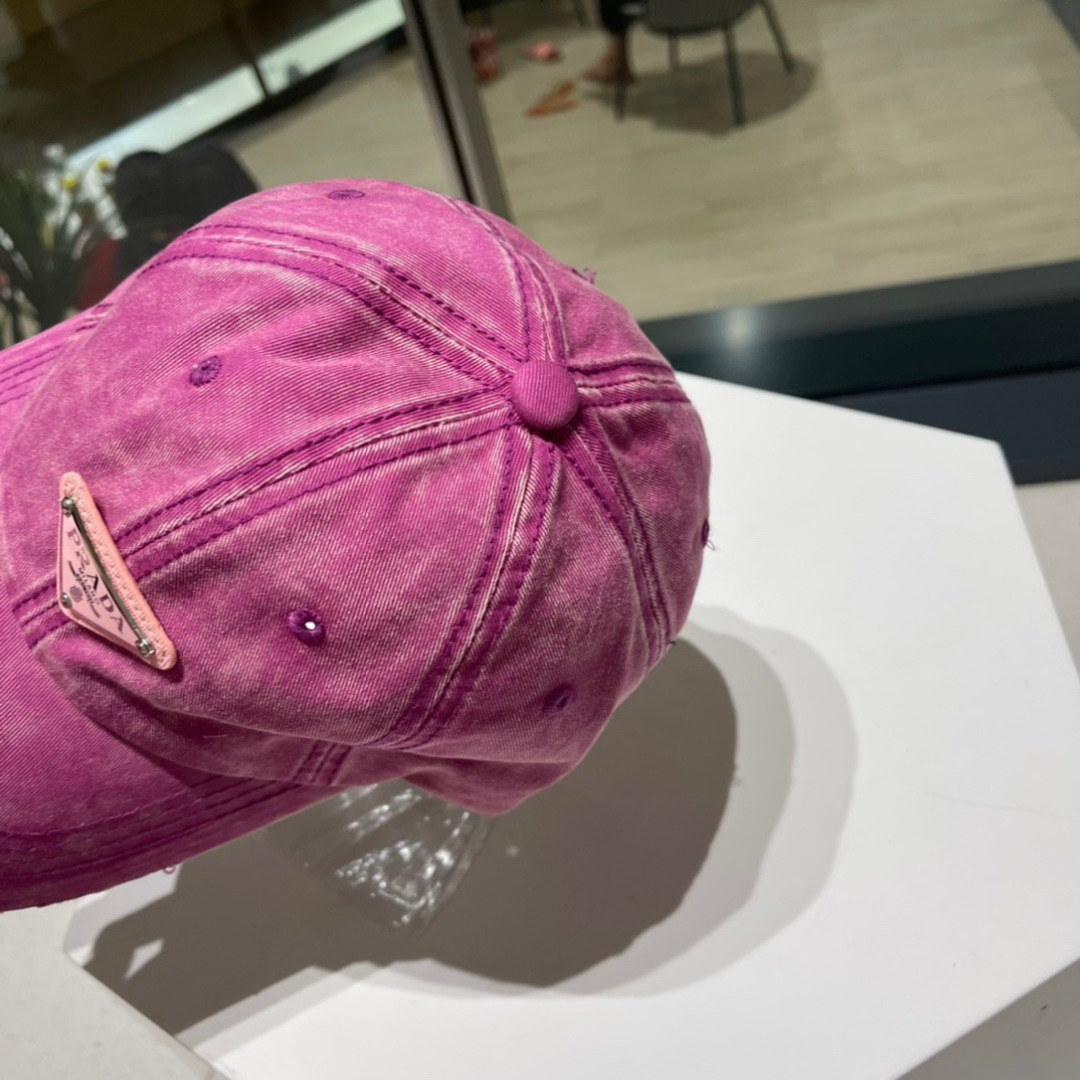  普拉达Prada 经典三角标棒球帽🧢万能必留款 戴一万年都好看 日常刚需 颜色完美 帽型正点 简直谁戴