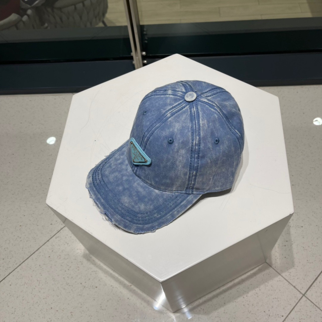  普拉达Prada 经典三角标棒球帽🧢万能必留款 戴一万年都好看 日常刚需 颜色完美 帽型正点 简直谁戴