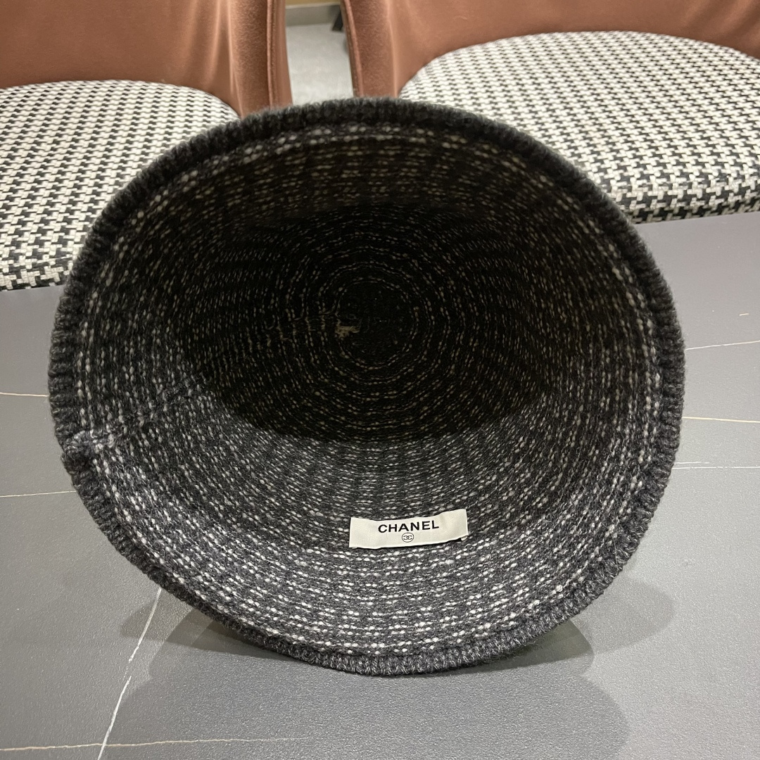  香奈儿 网红同款渔夫帽盆帽女士秋冬季保暖圆顶水桶帽
舒适有型韩版潮帽