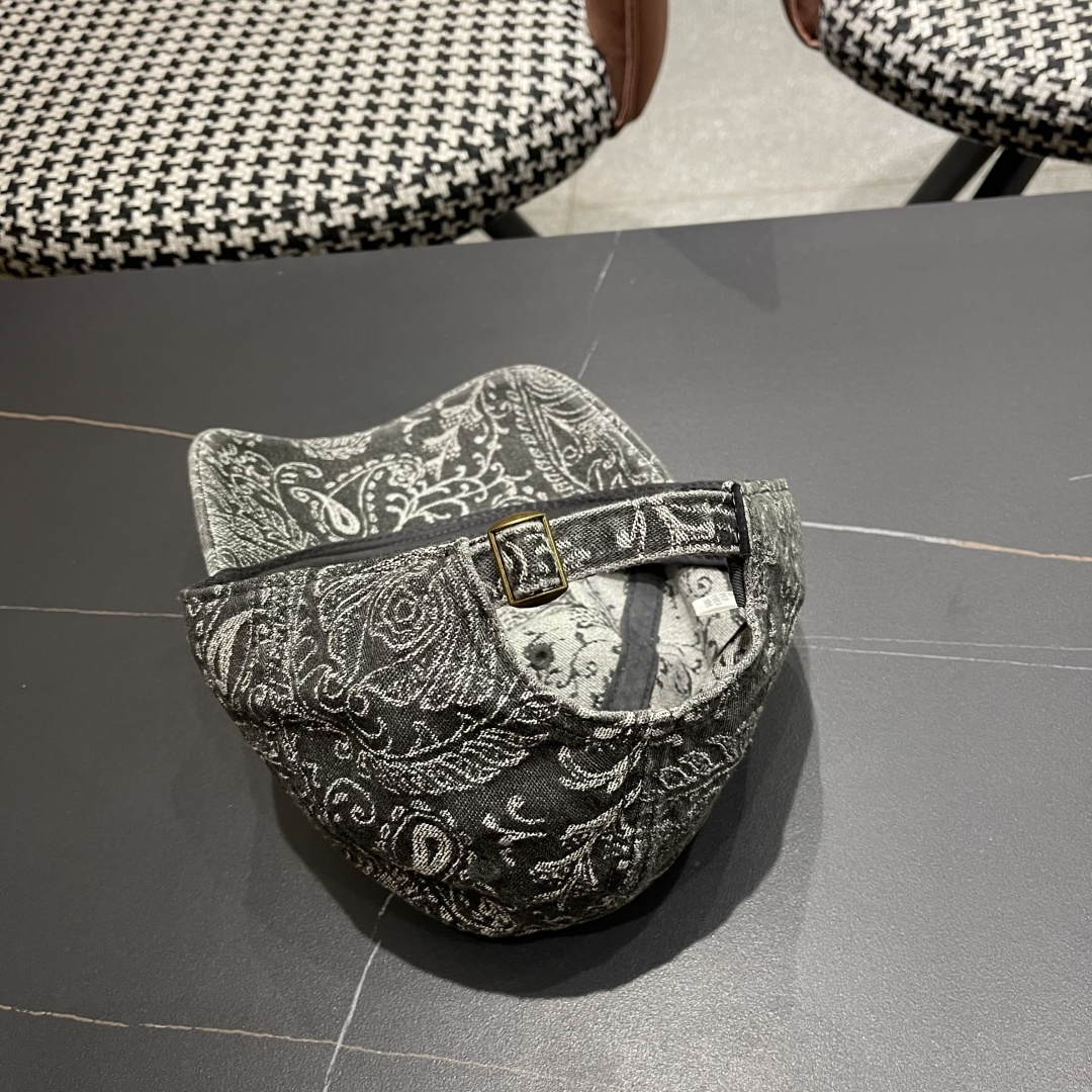  
 Lv路易威登 日韩系花纹做旧休闲复古时尚百搭街
头出游棒球帽画家帽新款