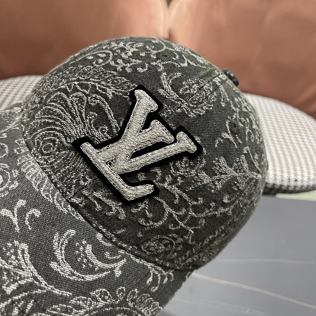  
 Lv路易威登 日韩系花纹做旧休闲复古时尚百搭街
头出游棒球帽画家帽新款