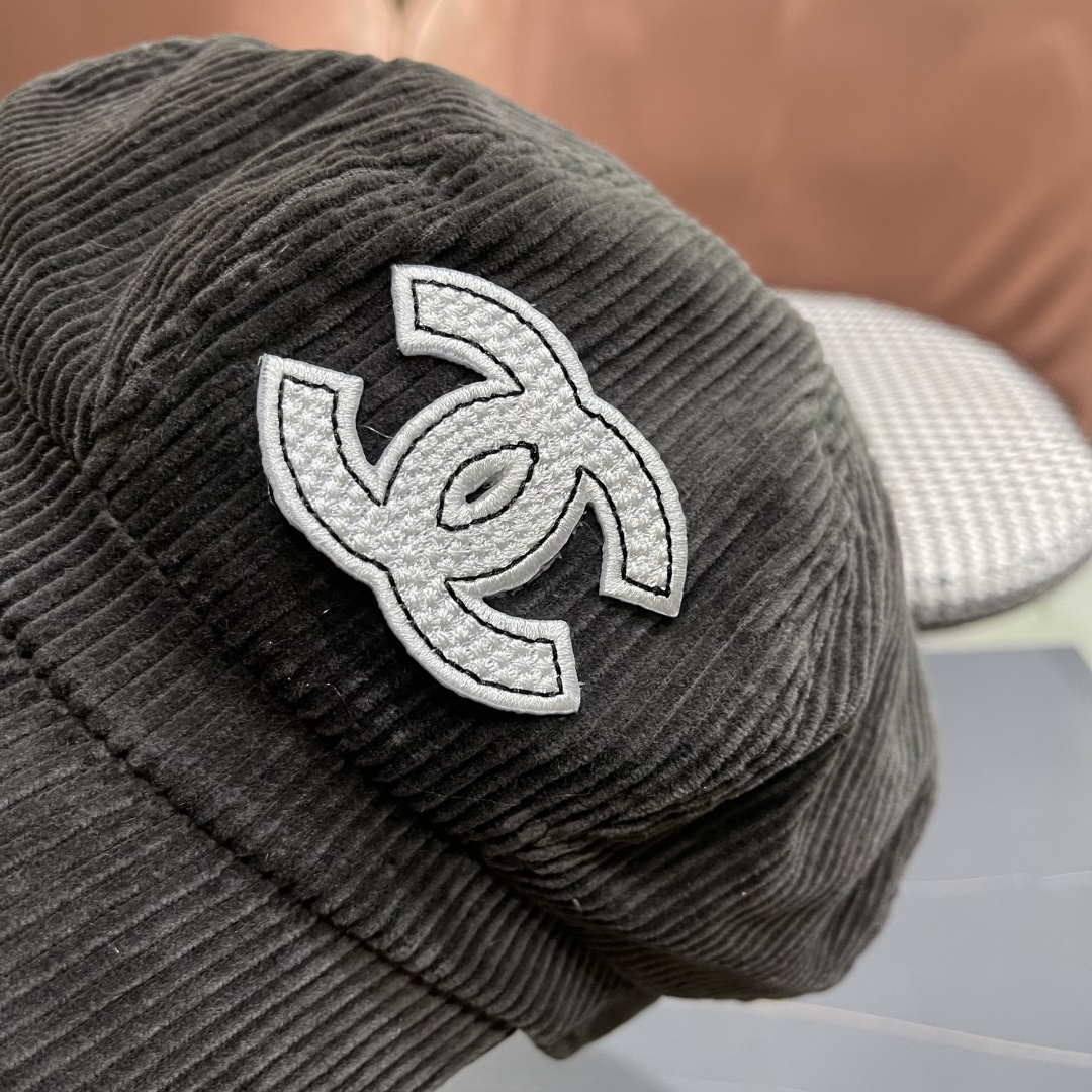  Chanel 香奈儿*八角贝雷帽很有质感~帽型真的超级正 做工很精细不会踏喜欢复古港风的姐妹不可出错过