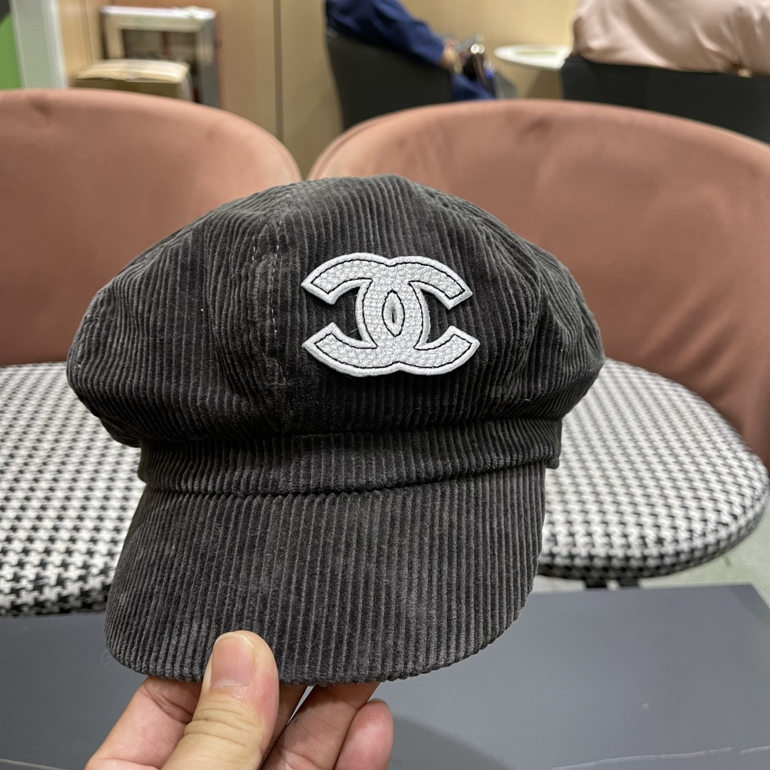  Chanel 香奈儿*八角贝雷帽很有质感~帽型真的超级正 做工很精细不会踏喜欢复古港风的姐妹不可出错过