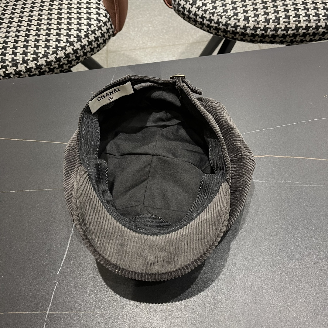  Chanel 香奈儿*八角贝雷帽很有质感~帽型真的超级正 做工很精细不会踏喜欢复古港风的姐妹不可出错过