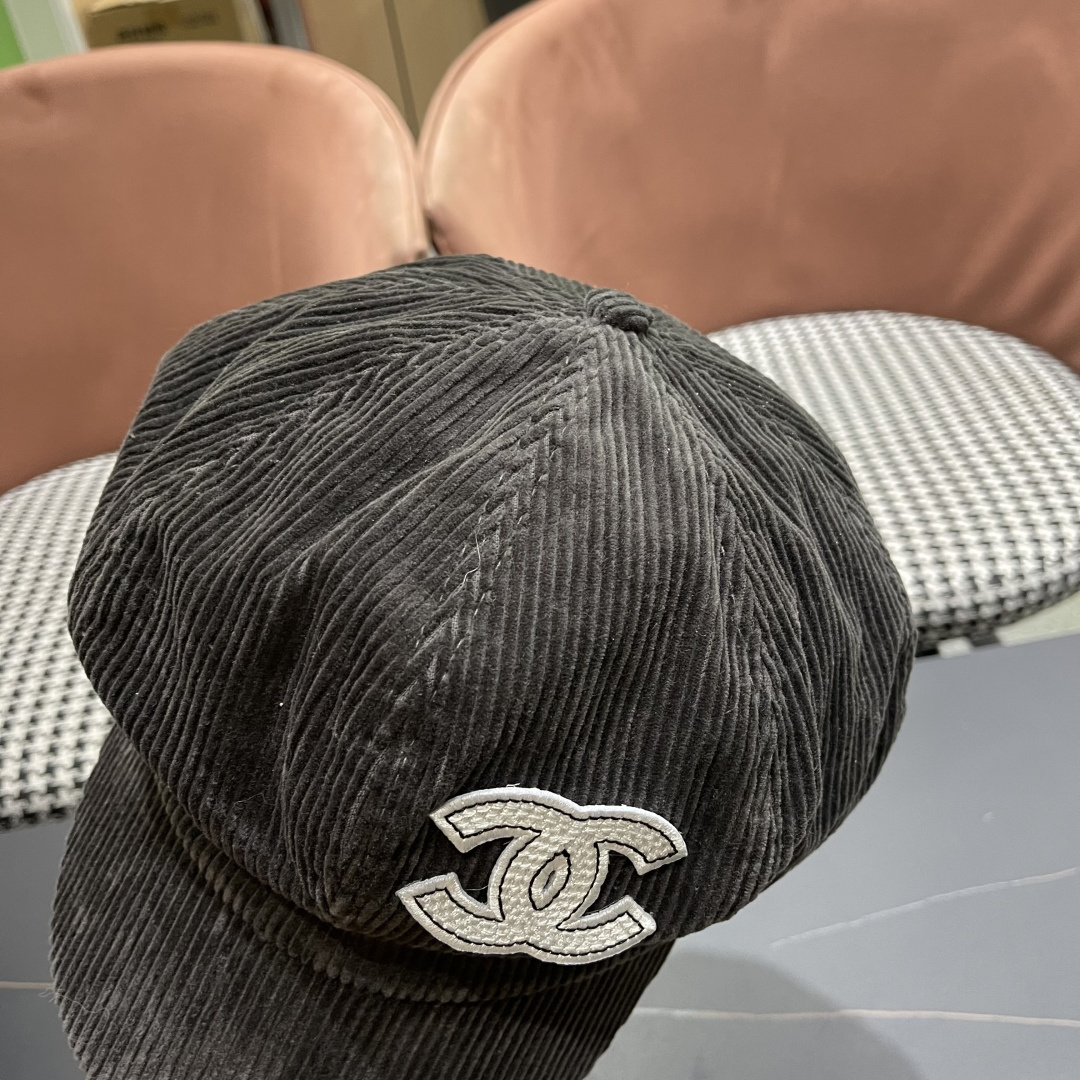  Chanel 香奈儿*八角贝雷帽很有质感~帽型真的超级正 做工很精细不会踏喜欢复古港风的姐妹不可出错过