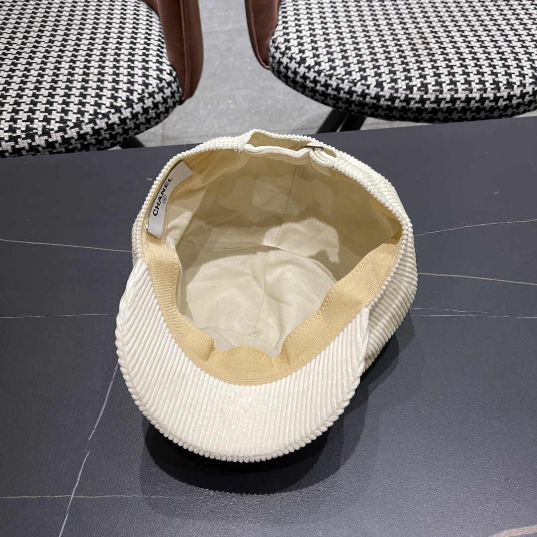  Chanel 香奈儿*八角贝雷帽很有质感~帽型真的超级正 做工很精细不会踏喜欢复古港风的姐妹不可出错过