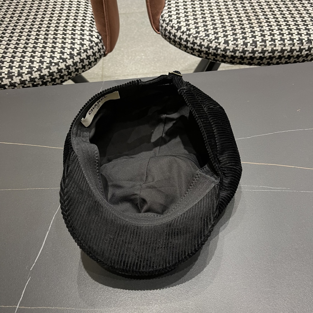  Chanel 香奈儿*八角贝雷帽很有质感~帽型真的超级正 做工很精细不会踏喜欢复古港风的姐妹不可出错过