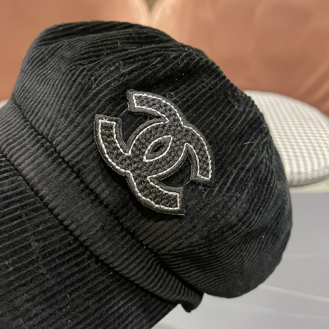  Chanel 香奈儿*八角贝雷帽很有质感~帽型真的超级正 做工很精细不会踏喜欢复古港风的姐妹不可出错过