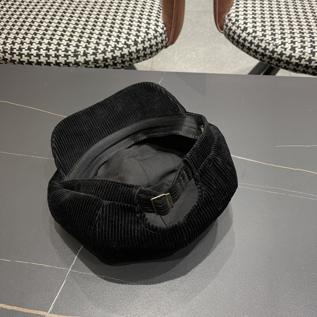  Chanel 香奈儿*八角贝雷帽很有质感~帽型真的超级正 做工很精细不会踏喜欢复古港风的姐妹不可出错过