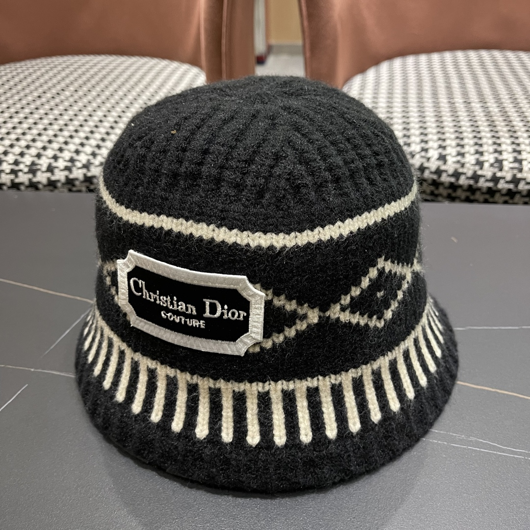  迪奥 2025秋冬新款菱形图案毛线帽女情侣休闲百搭保暖护耳冷帽针织帽子