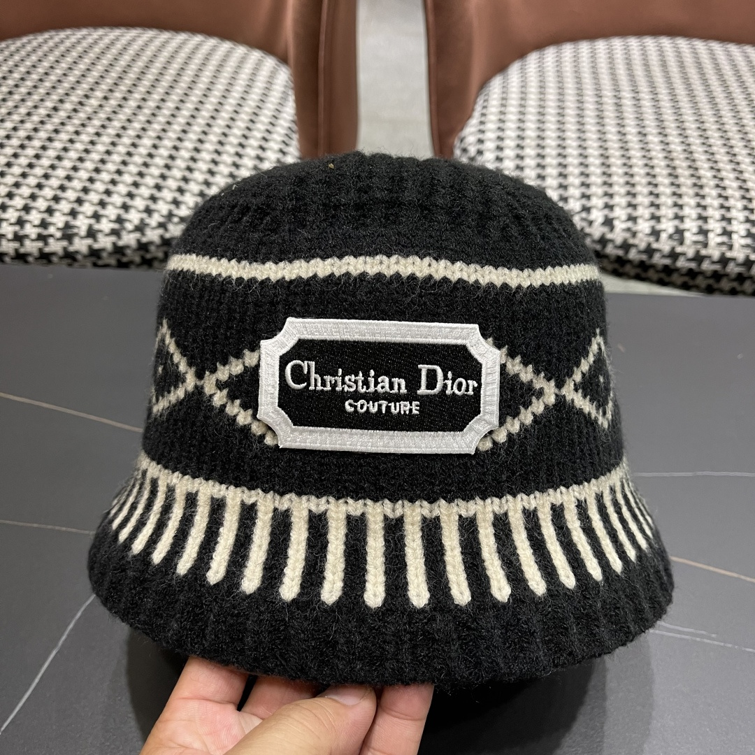  迪奥 2025秋冬新款菱形图案毛线帽女情侣休闲百搭保暖护耳冷帽针织帽子