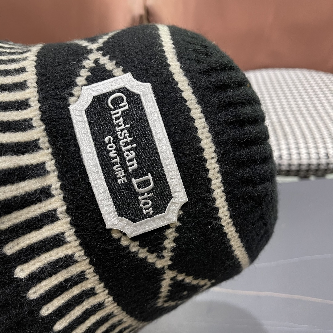  迪奥 2025秋冬新款菱形图案毛线帽女情侣休闲百搭保暖护耳冷帽针织帽子