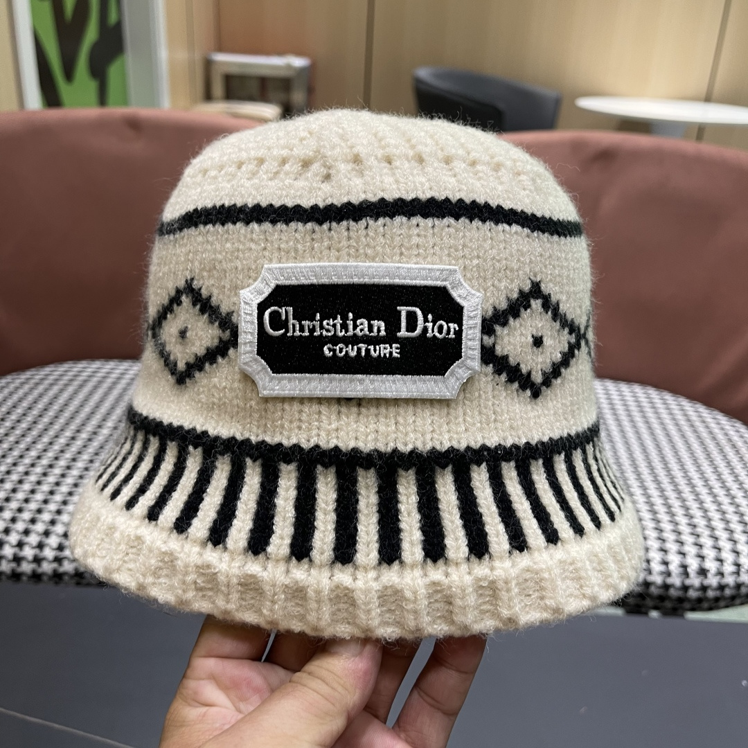  迪奥 2025秋冬新款菱形图案毛线帽女情侣休闲百搭保暖护耳冷帽针织帽子
