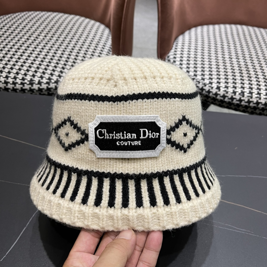  迪奥 2025秋冬新款菱形图案毛线帽女情侣休闲百搭保暖护耳冷帽针织帽子