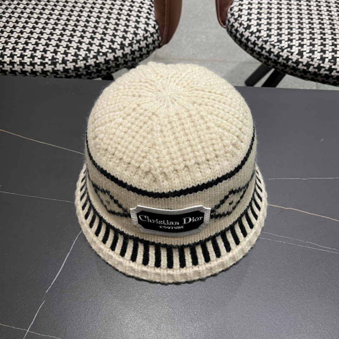  迪奥 2025秋冬新款菱形图案毛线帽女情侣休闲百搭保暖护耳冷帽针织帽子