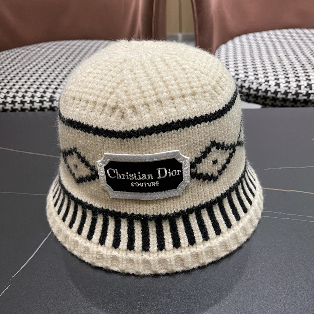  迪奥 2025秋冬新款菱形图案毛线帽女情侣休闲百搭保暖护耳冷帽针织帽子