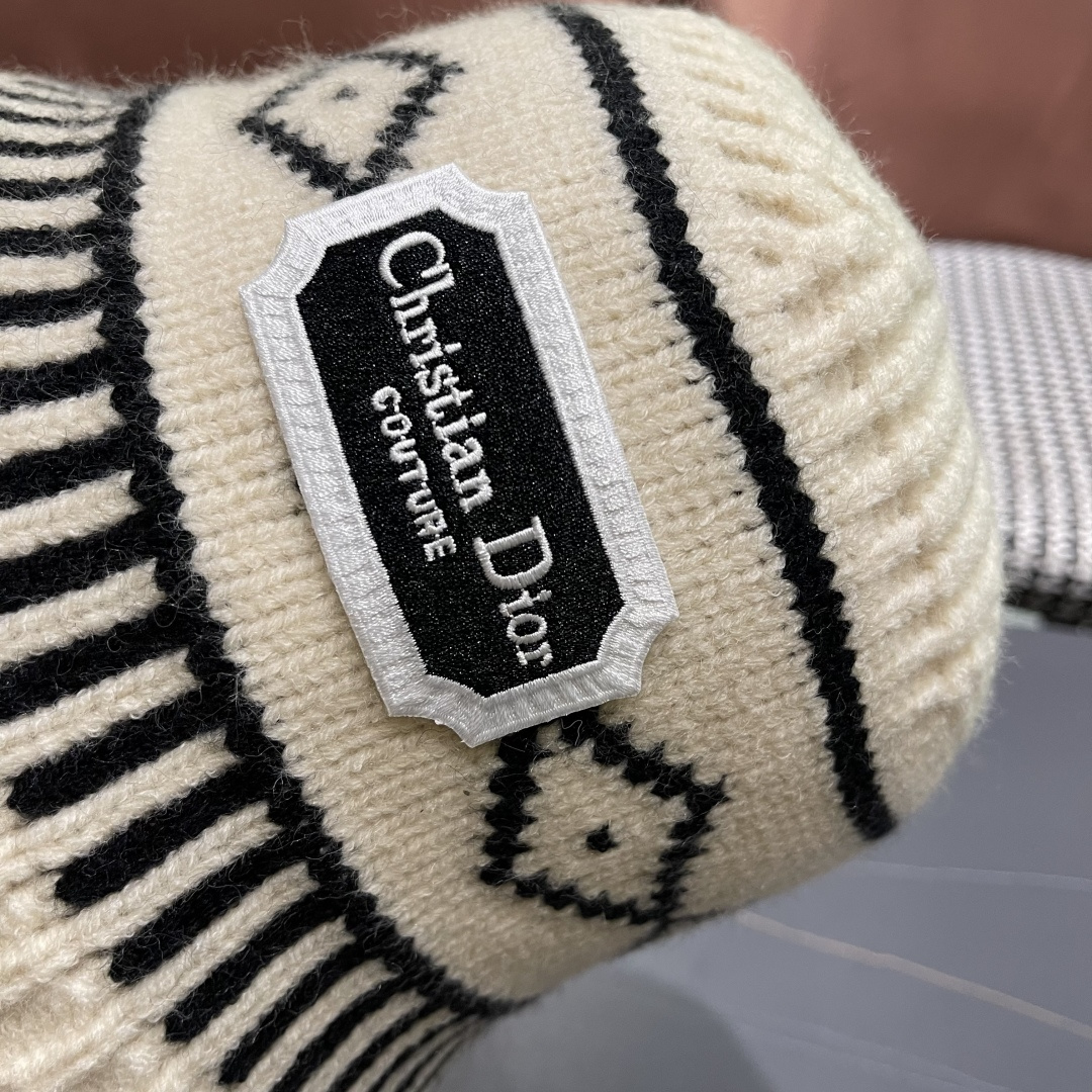  迪奥 2025秋冬新款菱形图案毛线帽女情侣休闲百搭保暖护耳冷帽针织帽子