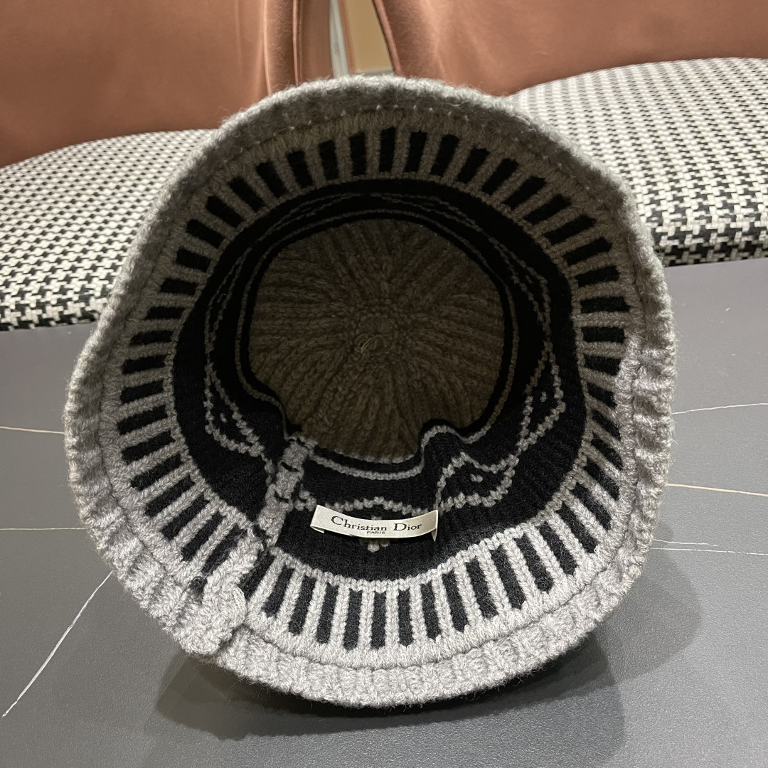  迪奥 2025秋冬新款菱形图案毛线帽女情侣休闲百搭保暖护耳冷帽针织帽子