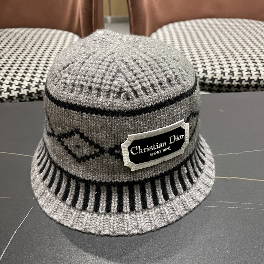  迪奥 2025秋冬新款菱形图案毛线帽女情侣休闲百搭保暖护耳冷帽针织帽子