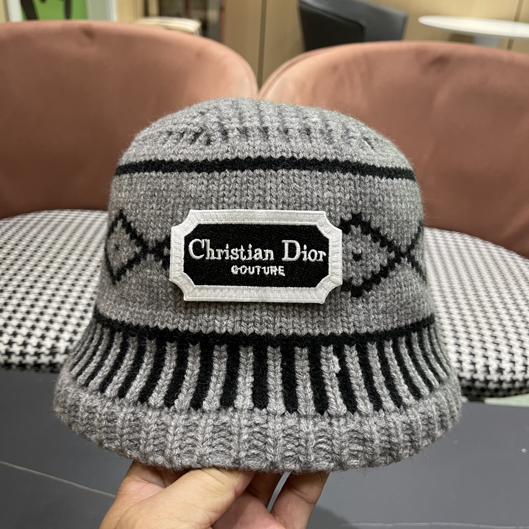  迪奥 2025秋冬新款菱形图案毛线帽女情侣休闲百搭保暖护耳冷帽针织帽子