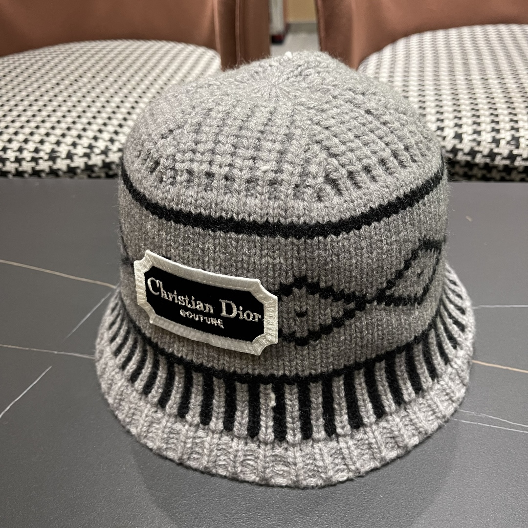  迪奥 2025秋冬新款菱形图案毛线帽女情侣休闲百搭保暖护耳冷帽针织帽子