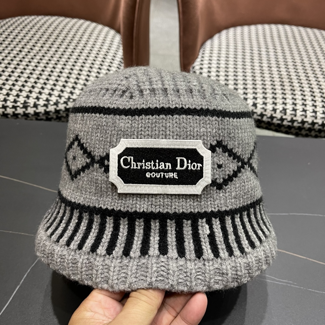  迪奥 2025秋冬新款菱形图案毛线帽女情侣休闲百搭保暖护耳冷帽针织帽子
