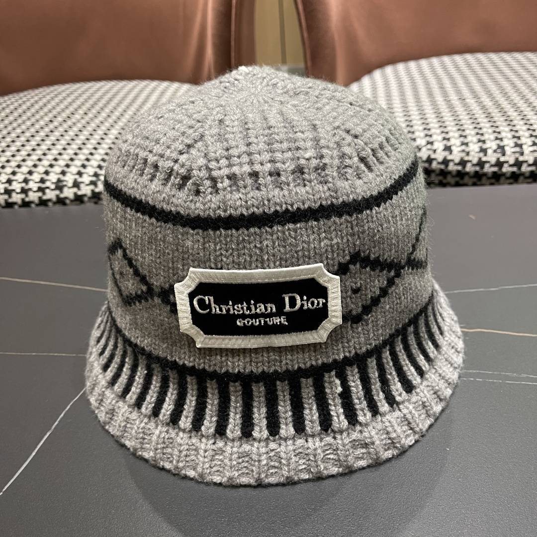  迪奥 2025秋冬新款菱形图案毛线帽女情侣休闲百搭保暖护耳冷帽针织帽子
