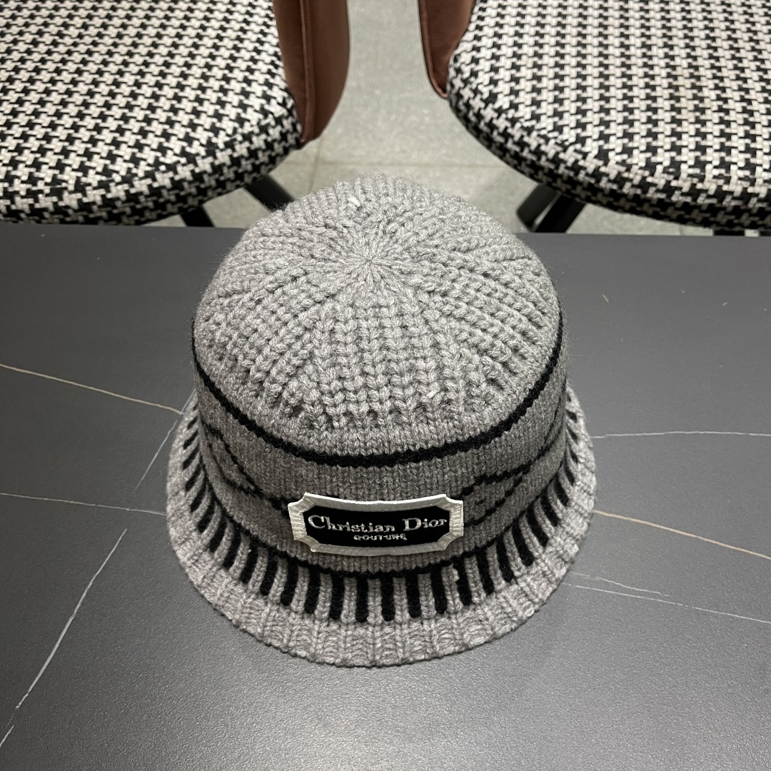 迪奥 2025秋冬新款菱形图案毛线帽女情侣休闲百搭保暖护耳冷帽针织帽子
