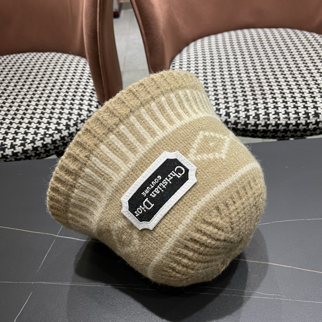  迪奥 2025秋冬新款菱形图案毛线帽女情侣休闲百搭保暖护耳冷帽针织帽子