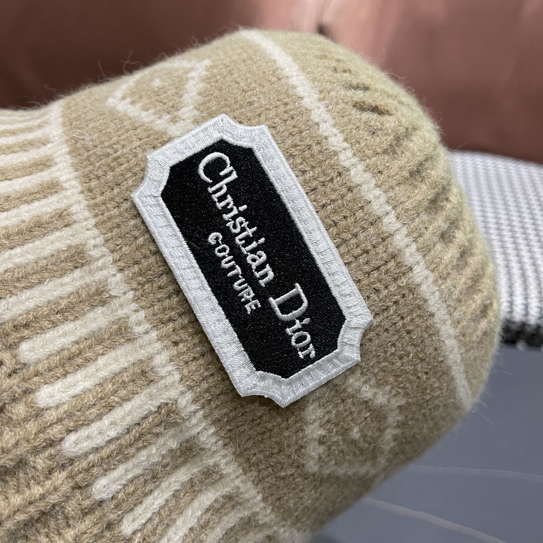  迪奥 2025秋冬新款菱形图案毛线帽女情侣休闲百搭保暖护耳冷帽针织帽子