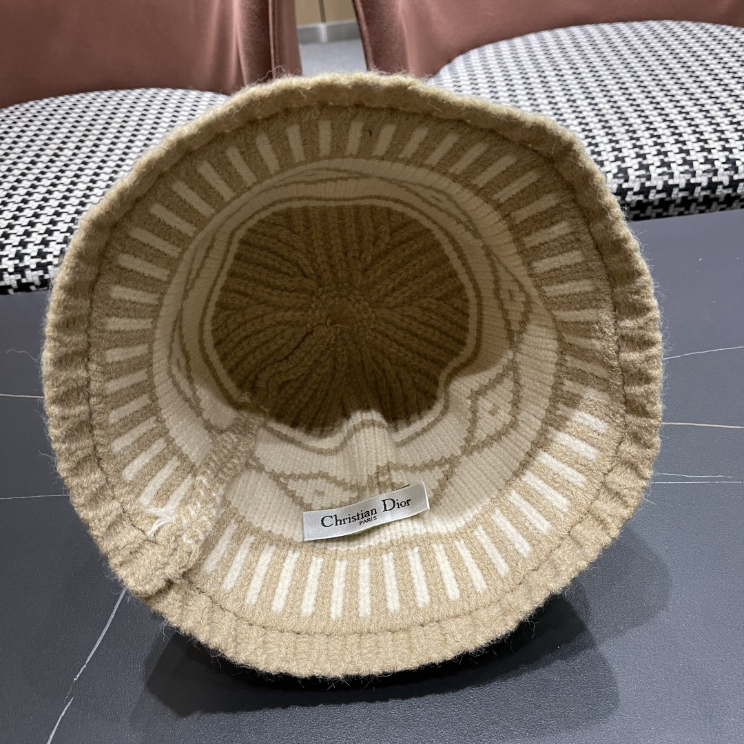  迪奥 2025秋冬新款菱形图案毛线帽女情侣休闲百搭保暖护耳冷帽针织帽子