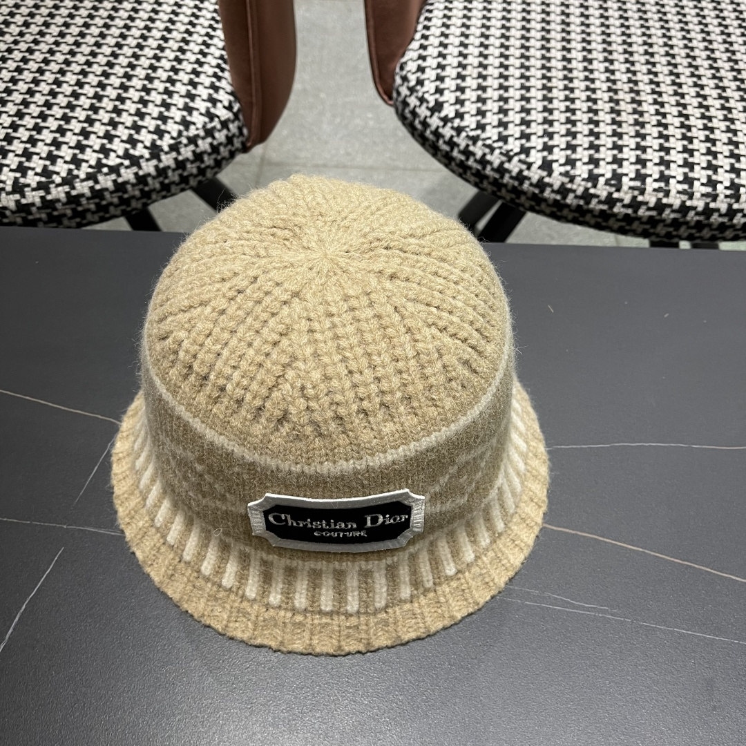  迪奥 2025秋冬新款菱形图案毛线帽女情侣休闲百搭保暖护耳冷帽针织帽子