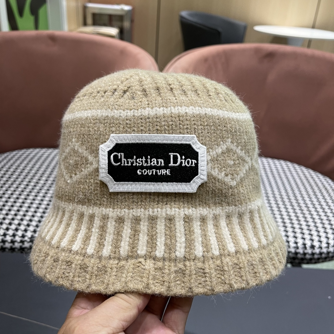  迪奥 2025秋冬新款菱形图案毛线帽女情侣休闲百搭保暖护耳冷帽针织帽子
