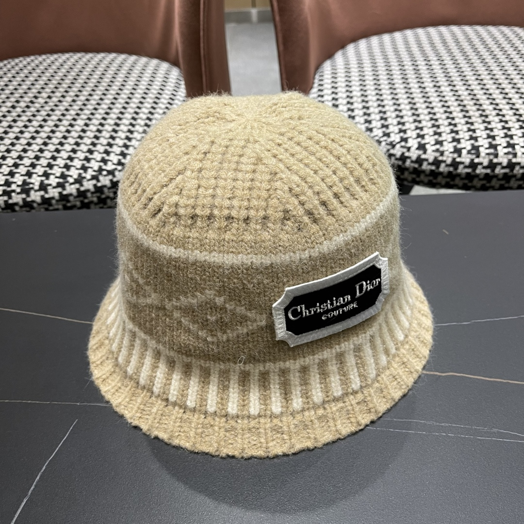  迪奥 2025秋冬新款菱形图案毛线帽女情侣休闲百搭保暖护耳冷帽针织帽子