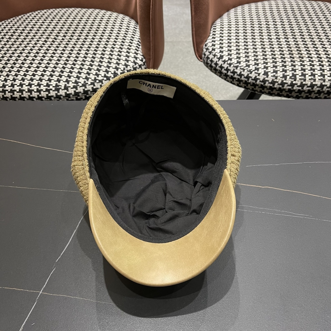  香奈儿2025新款时尚华夫格皮檐八角帽子女
秋季街头逛街简约时尚贝雷帽潮