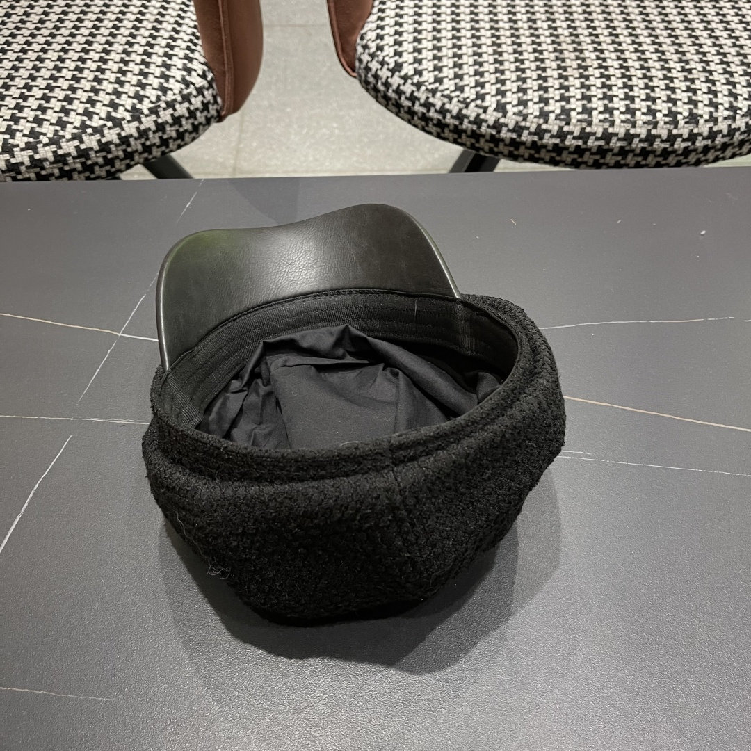  香奈儿2025新款时尚华夫格皮檐八角帽子女
秋季街头逛街简约时尚贝雷帽潮