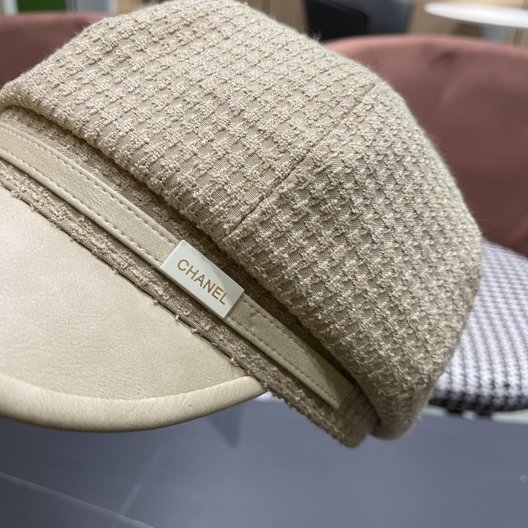  香奈儿2025新款时尚华夫格皮檐八角帽子女
秋季街头逛街简约时尚贝雷帽潮