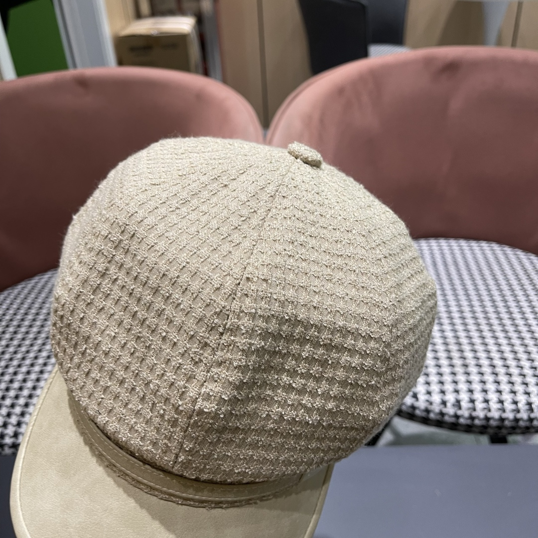  香奈儿2025新款时尚华夫格皮檐八角帽子女
秋季街头逛街简约时尚贝雷帽潮